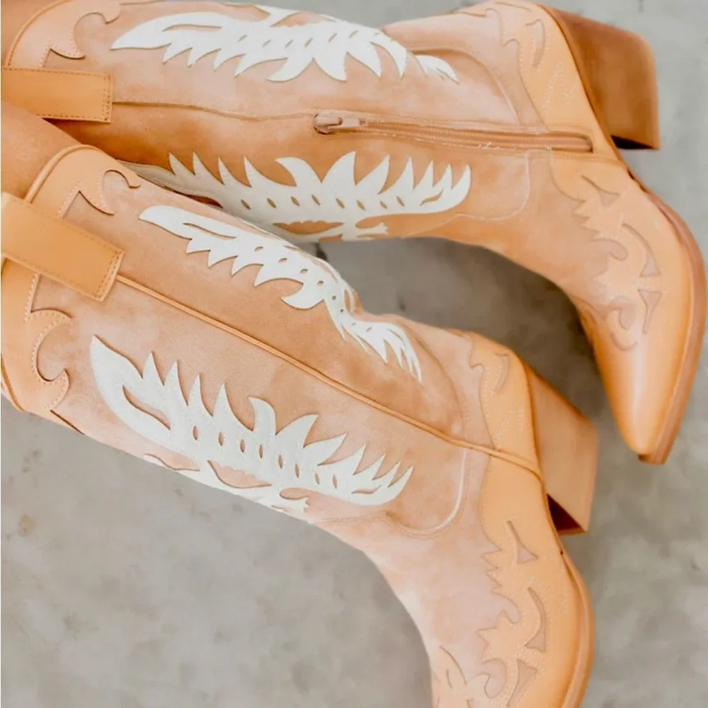 Tan and White Western Cowboy Boots - Picture 2 of 5